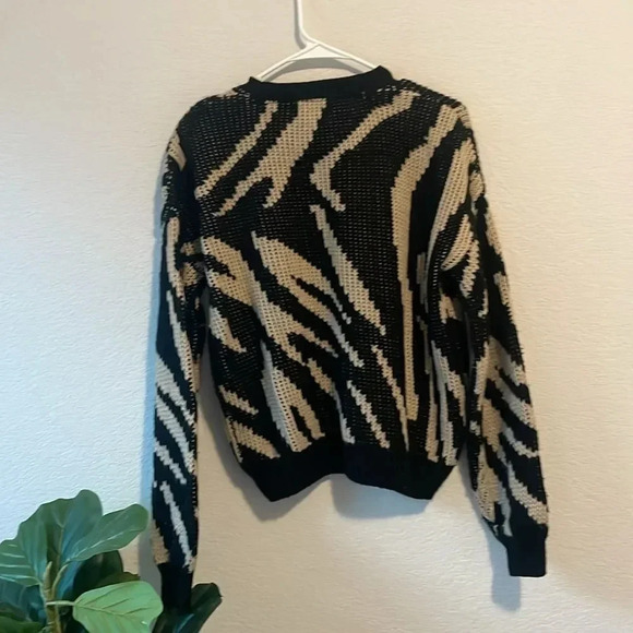 For the Republic Medium black and tan sweater - Picture 3 of 6